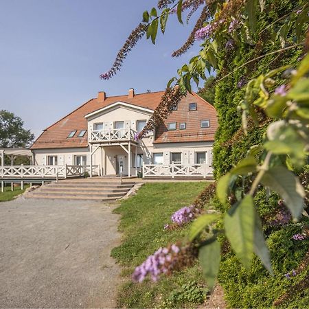 Ruhig Und Idyllische Lage, Strandnah, Gratis Nutzung Vom Ahoi Erlebnisbad Und Sauna In Sellin - Gutshaus Silvitz Fewo 02 Apartment Bergen Auf Rugen Bagian luar foto