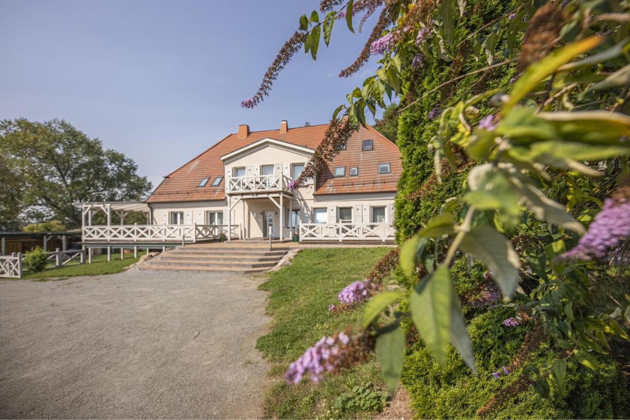 Ruhig Und Idyllische Lage, Strandnah, Gratis Nutzung Vom Ahoi Erlebnisbad Und Sauna In Sellin - Gutshaus Silvitz Fewo 02 Apartment Bergen Auf Rugen Bagian luar foto