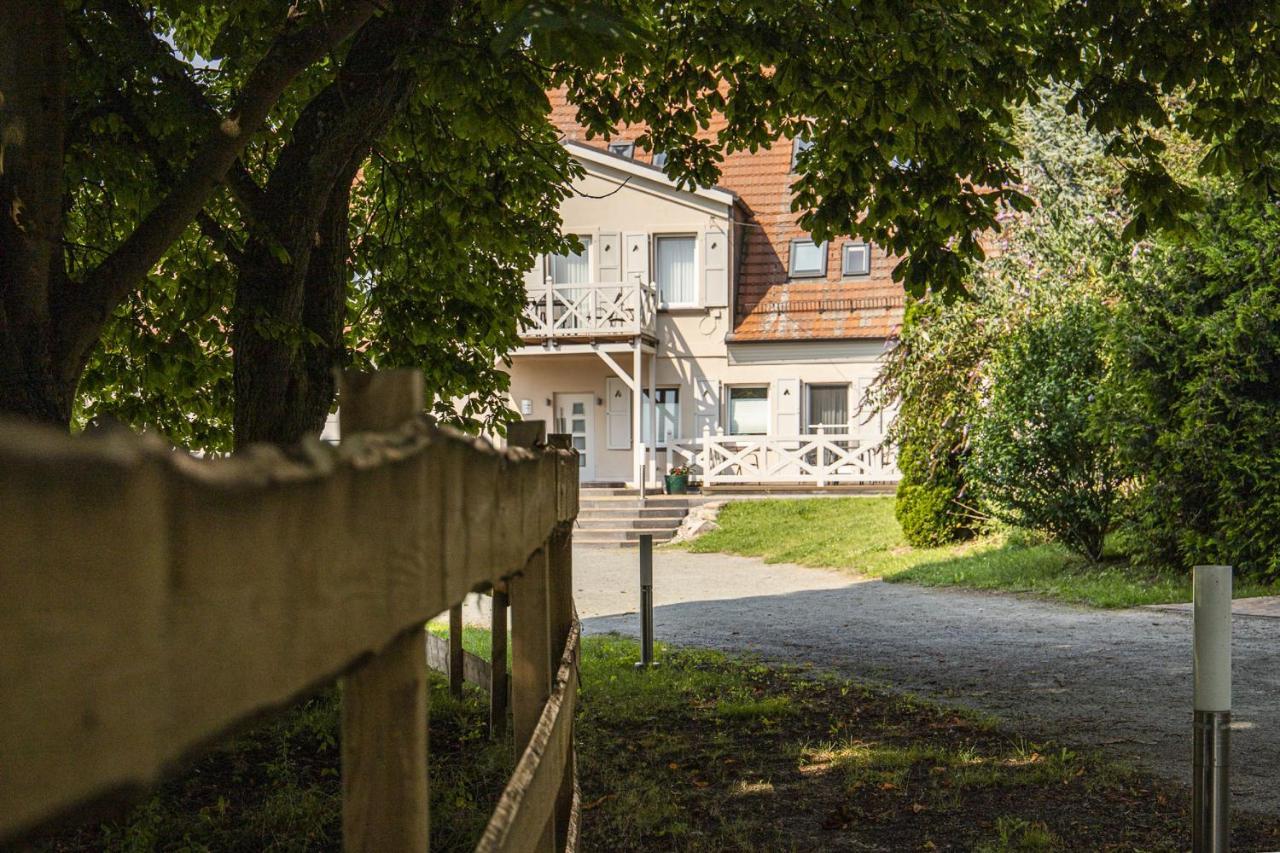 Ruhig Und Idyllische Lage, Strandnah, Gratis Nutzung Vom Ahoi Erlebnisbad Und Sauna In Sellin - Gutshaus Silvitz Fewo 02 Apartment Bergen Auf Rugen Bagian luar foto