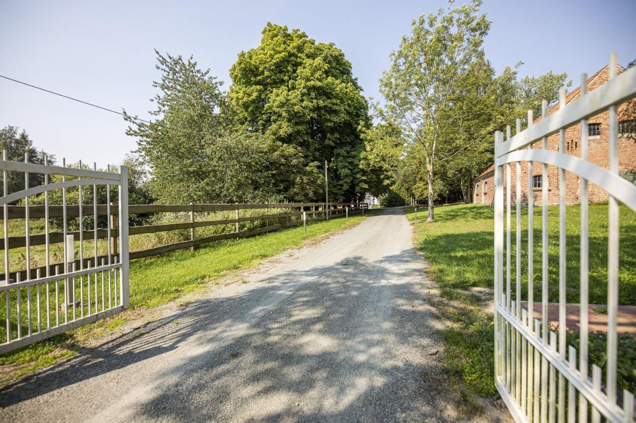 Ruhig Und Idyllische Lage, Strandnah, Gratis Nutzung Vom Ahoi Erlebnisbad Und Sauna In Sellin - Gutshaus Silvitz Fewo 02 Apartment Bergen Auf Rugen Bagian luar foto