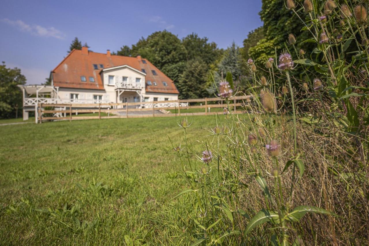 Ruhig Und Idyllische Lage, Strandnah, Gratis Nutzung Vom Ahoi Erlebnisbad Und Sauna In Sellin - Gutshaus Silvitz Fewo 02 Apartment Bergen Auf Rugen Bagian luar foto